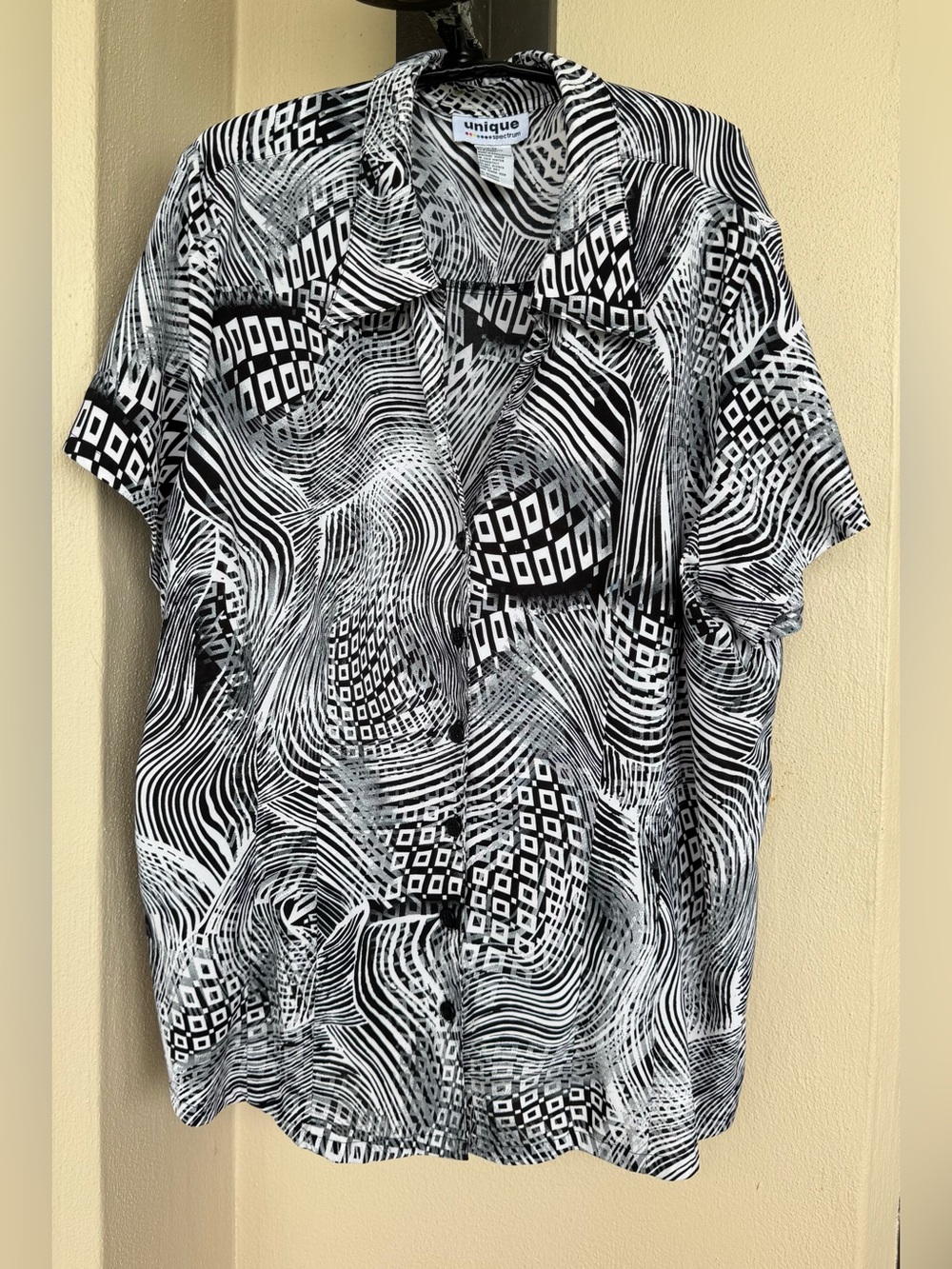 Unique Spectrum Short Sleeve Blouse Black/White Zebra/Geometric Print 18/20